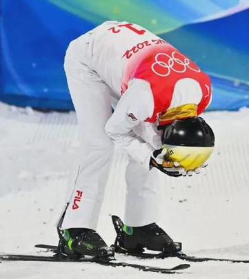 10位让人无比感动的运动员，贾宗洋腿上22根钢钉，武大靖双脚变形