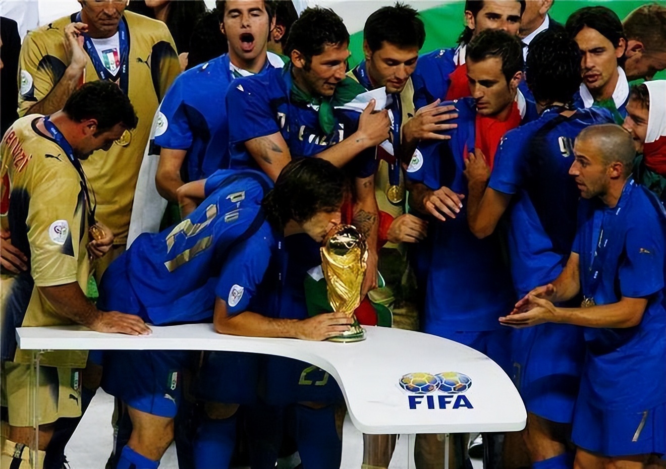 意大利10世界杯(昔日辉煌，但回不去了——2010年意大利卫冕失败)