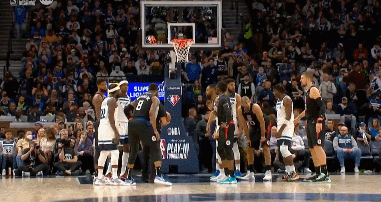 為什么nba總是反轉(zhuǎn)（NBA神反轉(zhuǎn)：貝弗利造對(duì)手2T驅(qū)逐，裁判看錄像改判，白慶祝一番）