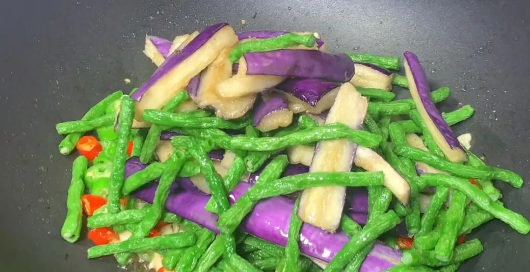 中年女性少吃甜点，多吃3样“花青素”食物，减少斑点，皮肤白皙