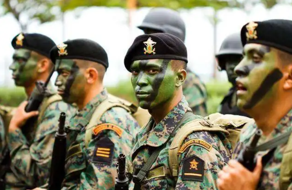 2008年厄瓜多尔低价买中国武器，分批付款，6年后却敲诈900万美金