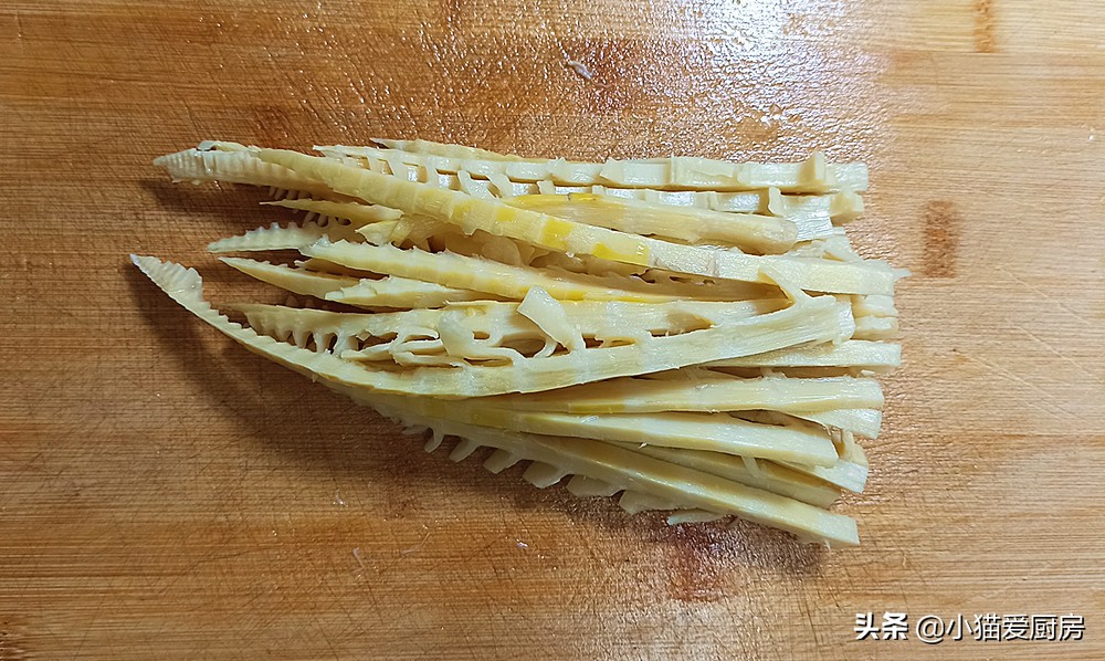 凉拌小竹笋的做法（新鲜竹笋这样凉拌吃鲜嫩脆爽）