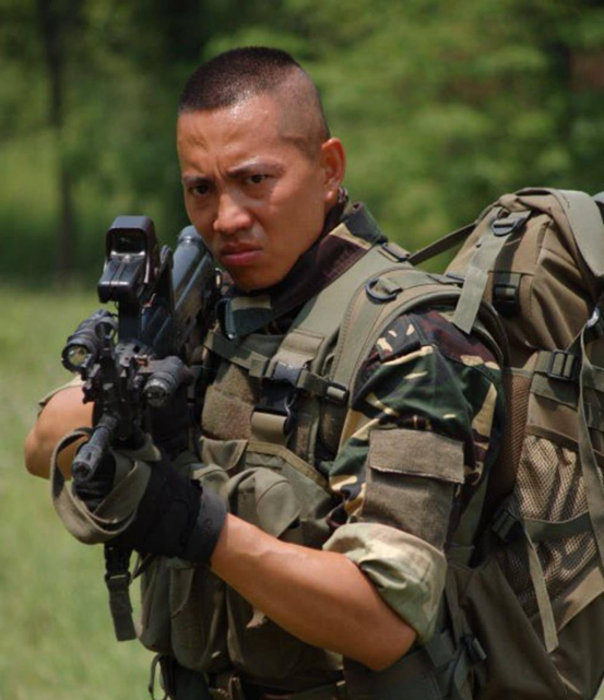 醒醒吧,油头粉面的就别尬演军人了,这13位男演员才叫英姿飒爽