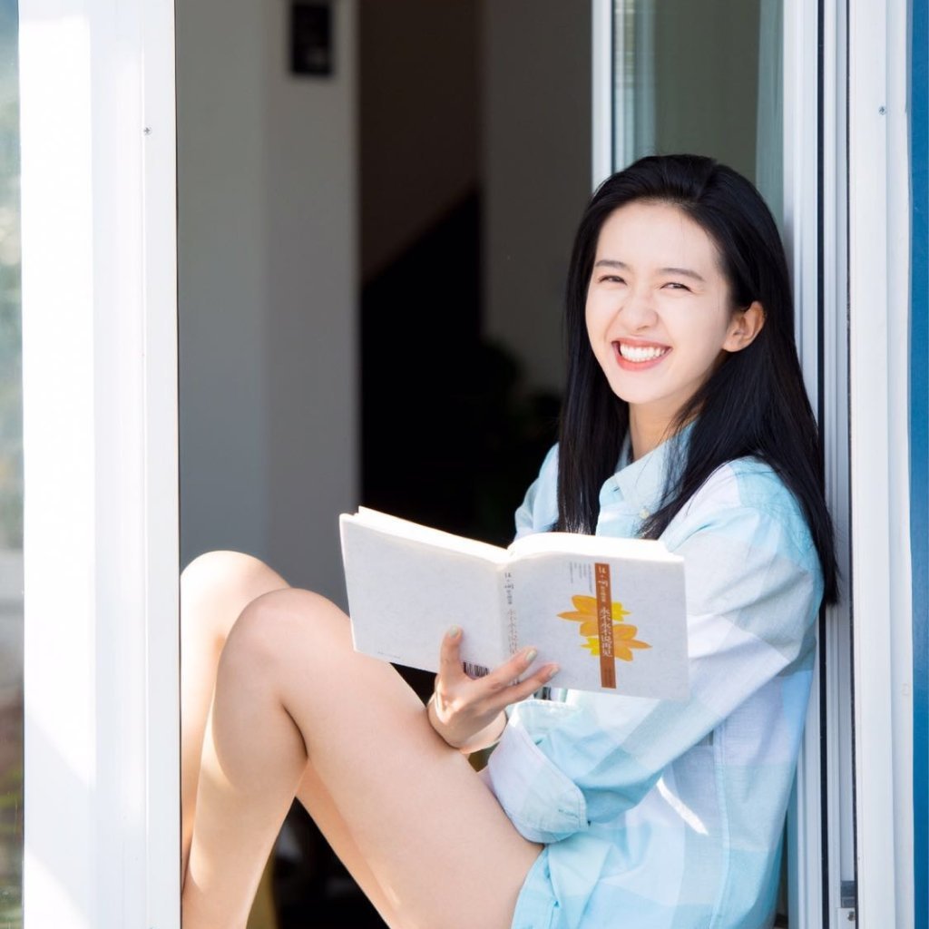 清新女神许龄月写真,清纯靓丽优雅性感,长发飘飘仙女范.