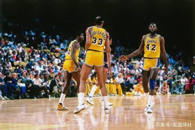 nba三巨头是哪些人（NBA组成的三巨头）