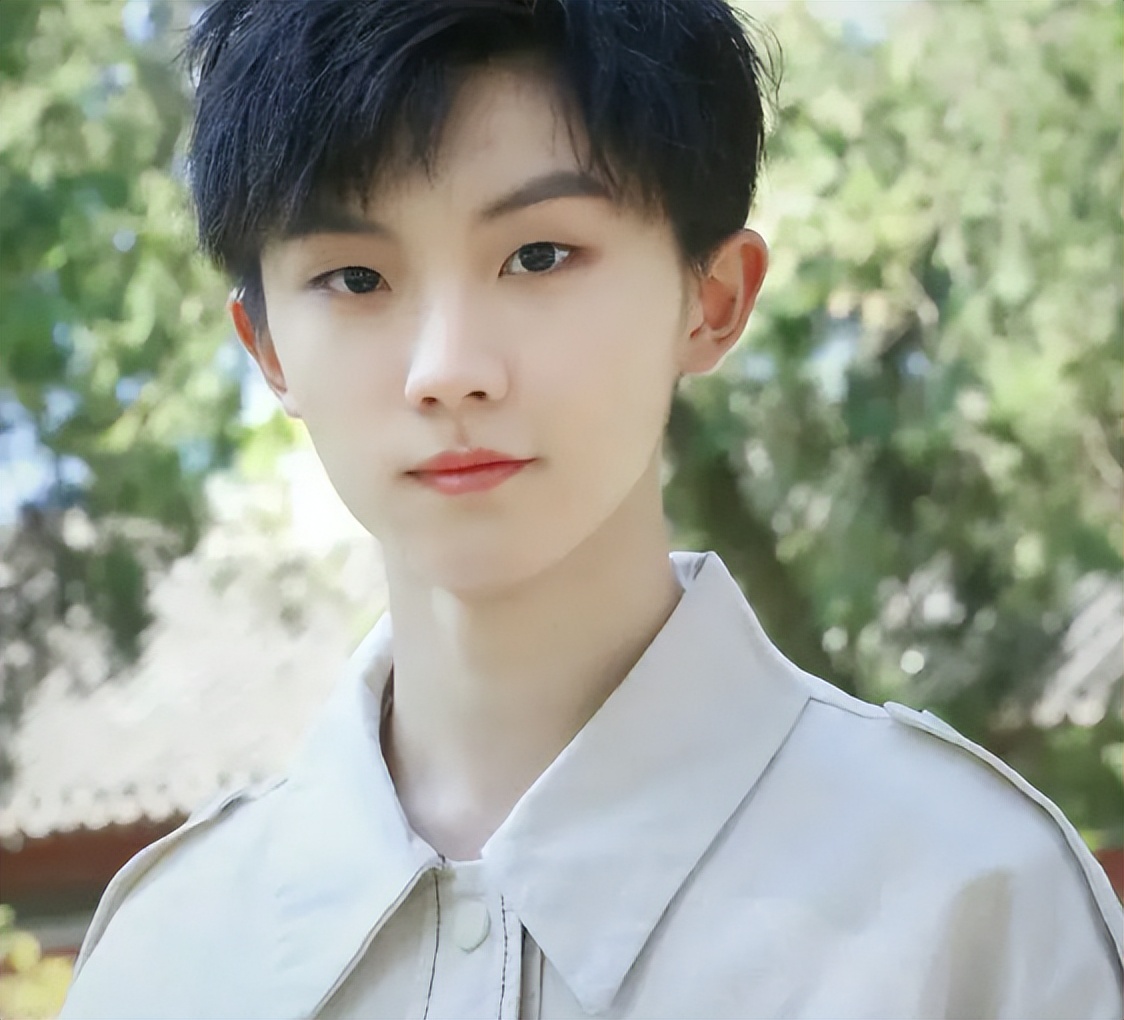 "学霸人设"翻车后,马嘉祺复读再战高考,今年能否顺利上岸?