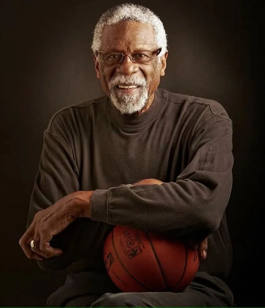 拉塞尔的球衣号码（NBA官方宣布：全联盟将退役比尔-拉塞尔的6号球衣）