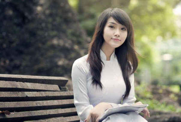 清华两位女研究生走红，美貌与实力并存，堪称现实版“南湘顾里”