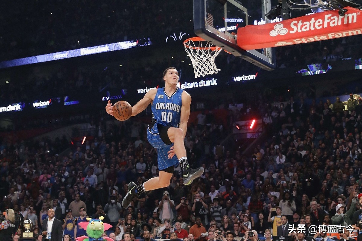 根据nba的扣篮有哪些动作(NBA扣篮水平的四个段位：科比钻石，J博士大师，拉文宗师)