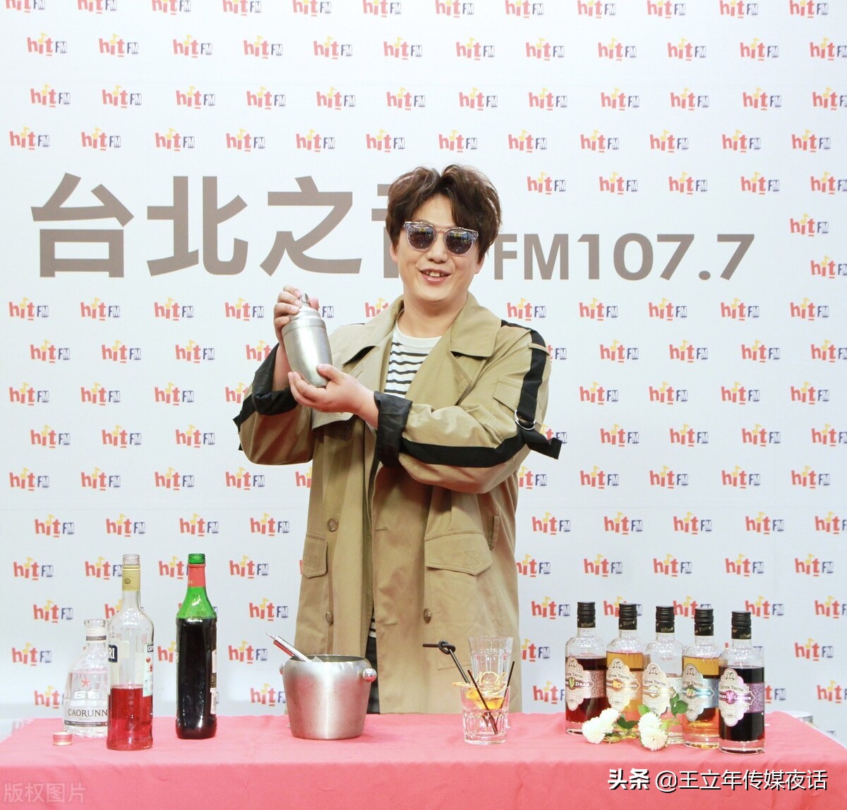 萧煌奇出席《狮子王》音乐剧活动：造型萌男人