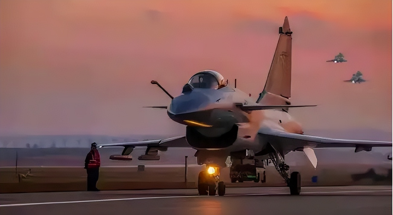 �Ա�����F15����10����ǿ���ģ���ý��F15�Ѿ����Ǽ�10ս���Ķ���