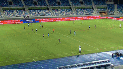 CCTV5直播广州城VS大连人！谢晖锁定黑又硬 拿3分需解决最后20分钟