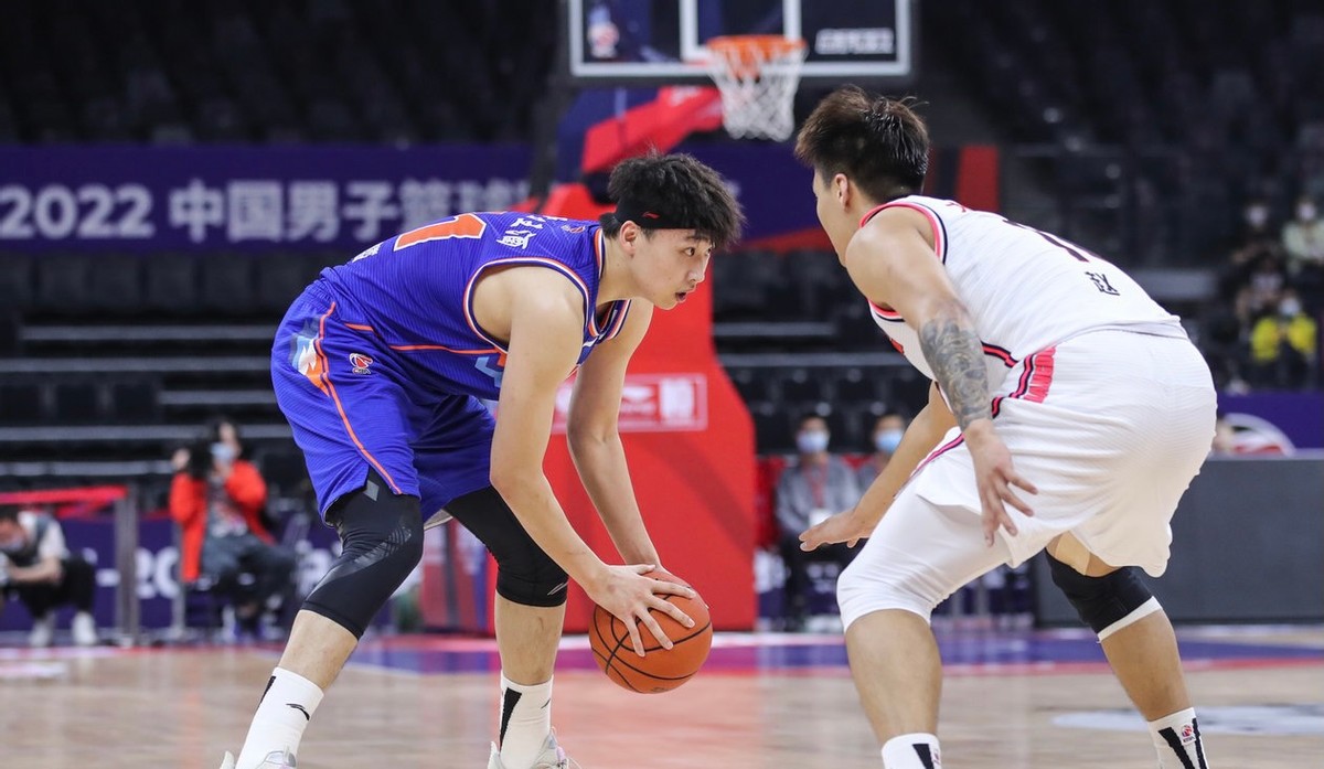 cba齐麟哪里人(19岁读清华，20岁打CBA！男篮天才不冲NBA，假期晒性感女友秀恩爱)