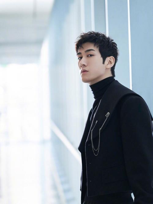 李治廷个人资料(34岁李治廷身材健硕 自曝颈椎年龄宛如60岁)