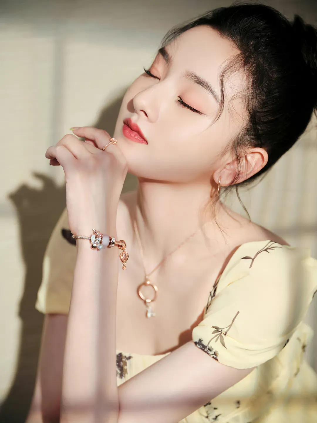宋祖儿近期穿搭