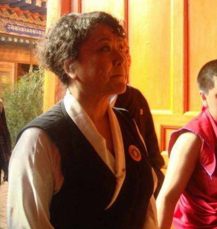 期间很多人都想为李洁提供一些帮助,但都被她一一回绝了.