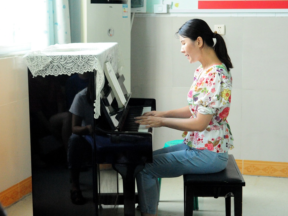 弹唱展风采，琴声促成长——淅川县实验幼儿园教师弹唱比赛活动