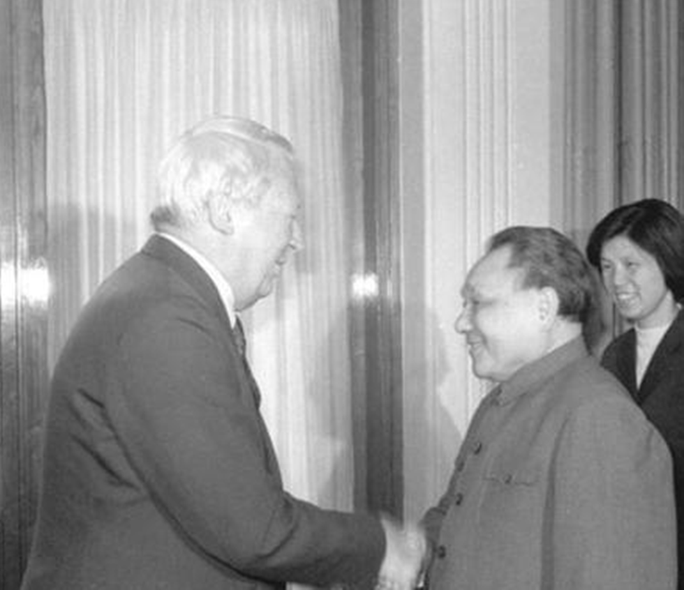 84年前的今天(84年，邓小平在媒体前谈香港问题：香港属于中国，为何不能驻军？)