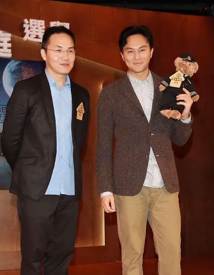 明明有1米8的大高个，但看起来很“矮”的12位男星，个个让人意外