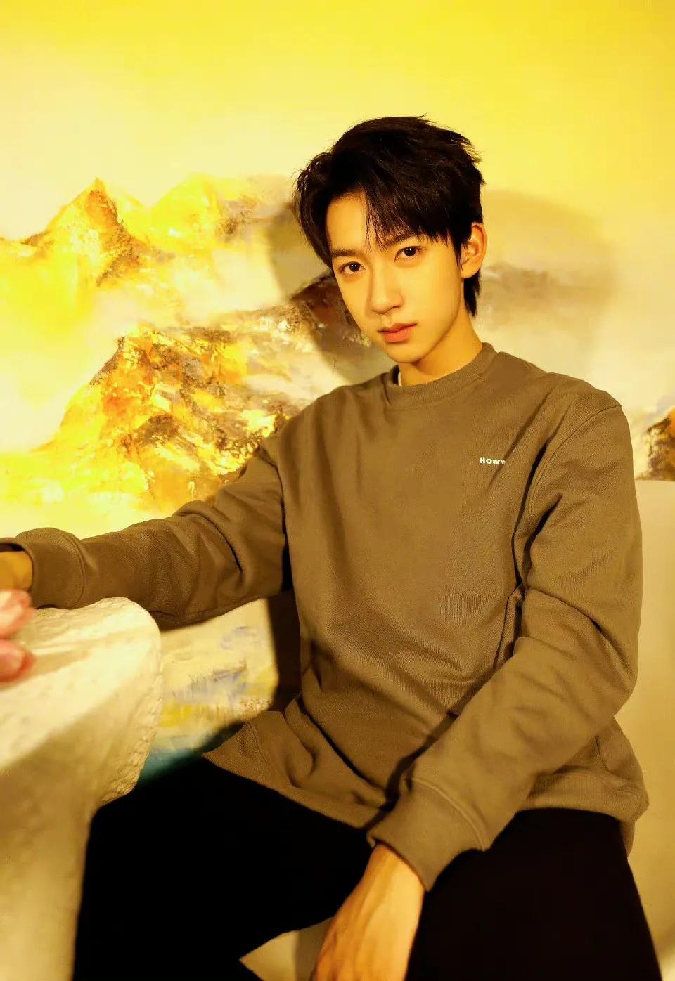 6.16图：檀健次 侯明昊 迪丽热巴 于朦胧 赵丽颖 易烊千玺 吴磊 胡兵 沈月