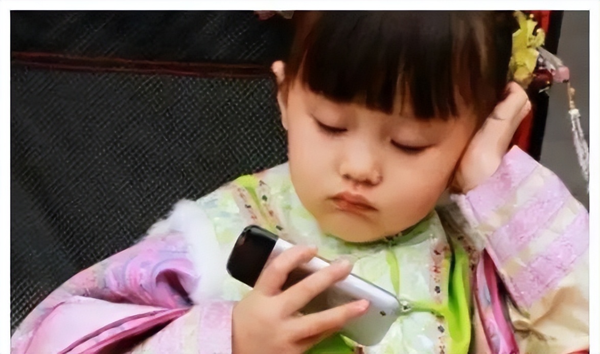 经典剧集的“边角料”，八戒骑摩托、妃子玩手机，谢谢，有被笑到