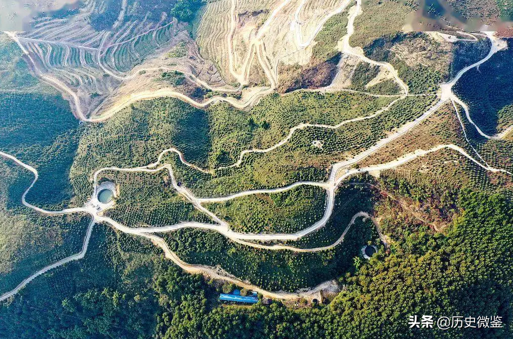 50年，邓小平提出修建成渝铁路，毛主席问原因，邓小平：三个理由