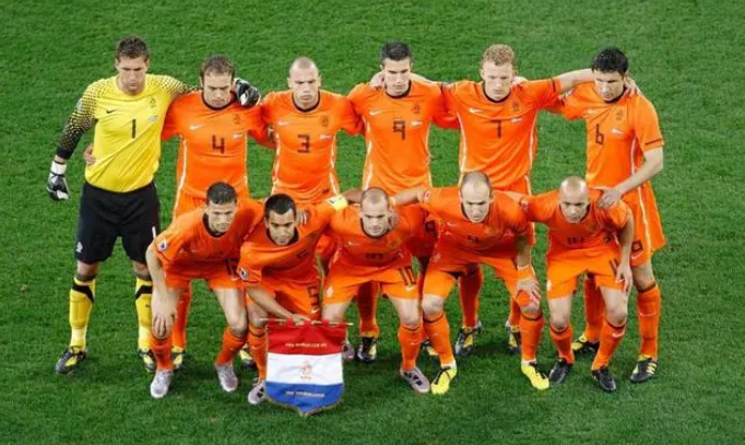 荷兰得了几次世界杯第2（世界杯巡礼-天才无冕荷兰，3次世界杯亚军的悲情英雄）
