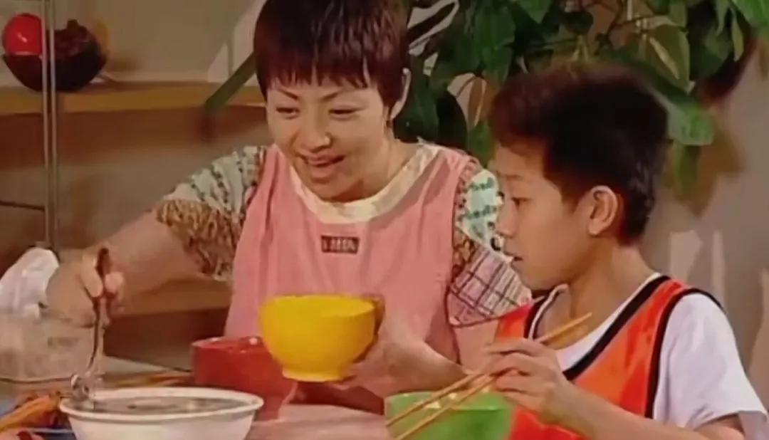 来看看《家有儿女》刘星家的饭菜有多好？