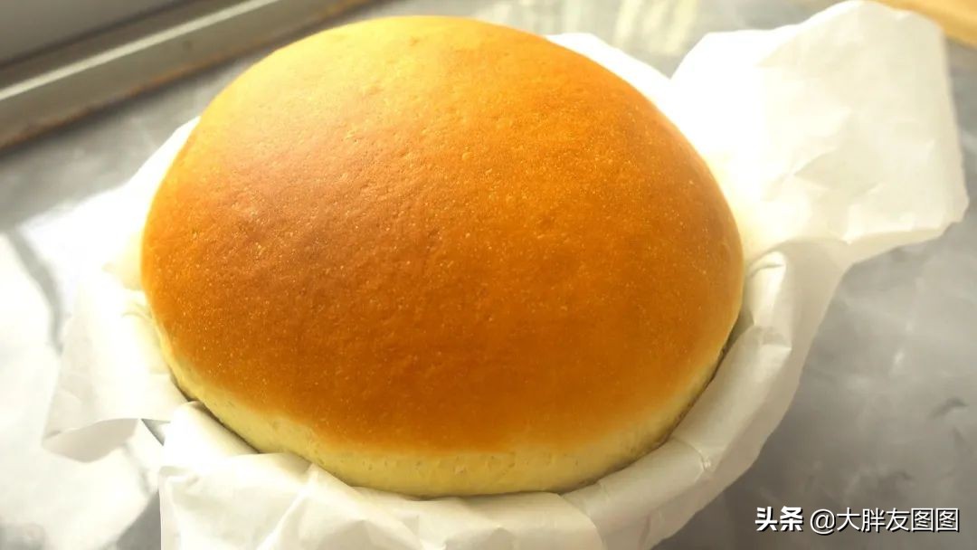 风靡吃货圈的..北海道巨蛋面包，像蛋糕一样柔软，奶味浓郁