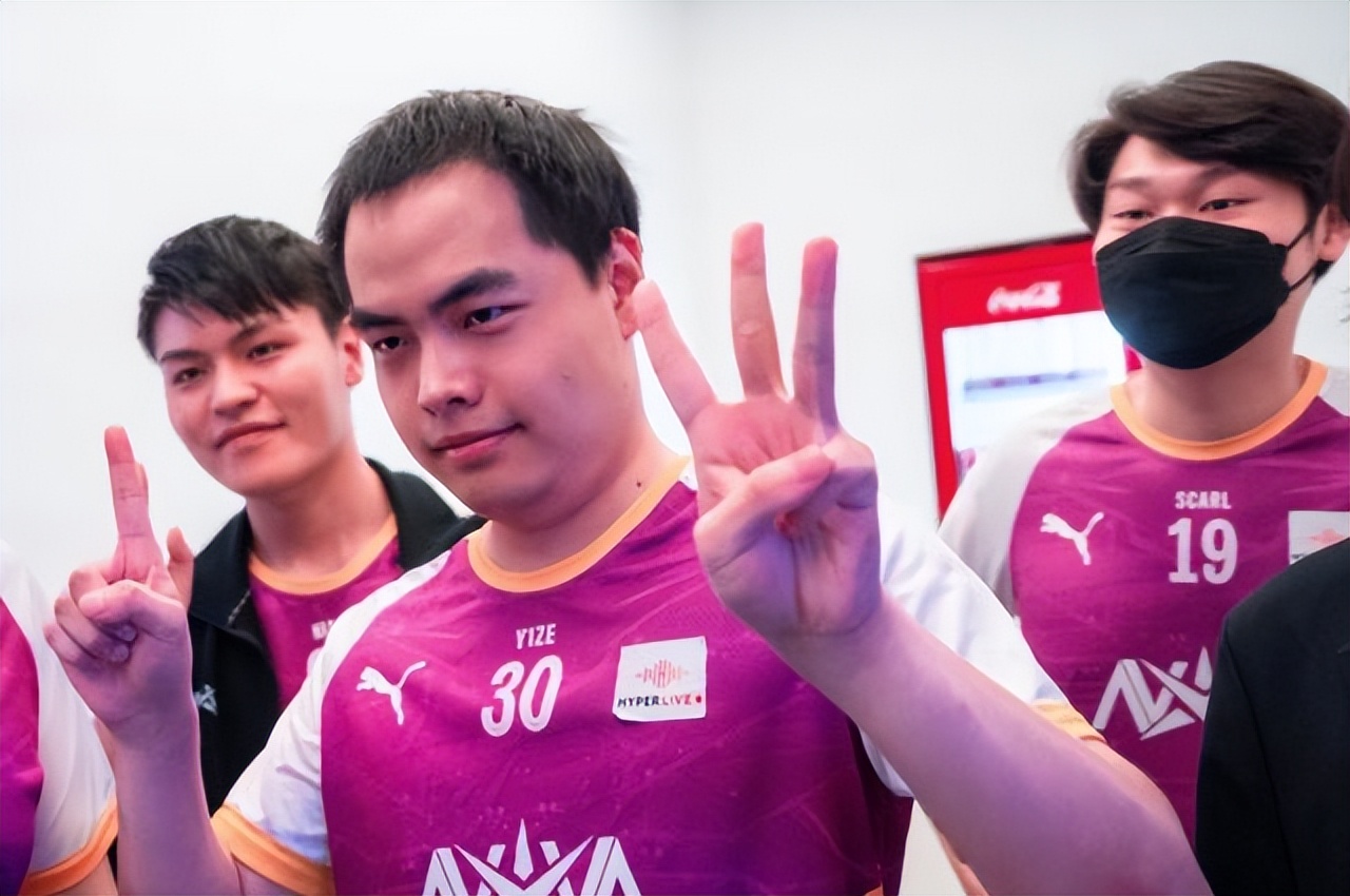 英雄联盟第一个冠军（LOL手游：世界冠军也有冠军皮肤！决赛选手分享自己的英雄选择）-华海博客