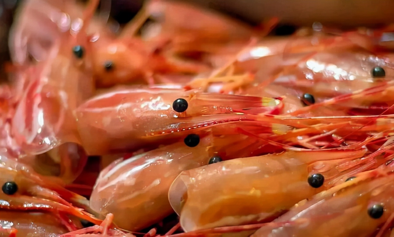 为什么有些人吃虾去虾头，有些人不去虾头？虾头到底可不可以吃？