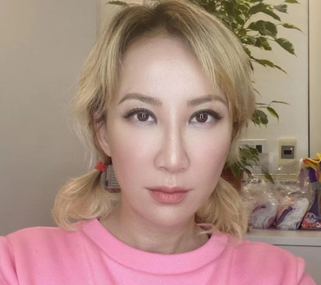 暴瘦双颊凹陷!香港乐坛天后近况令人担心,多次传其外籍老公出轨