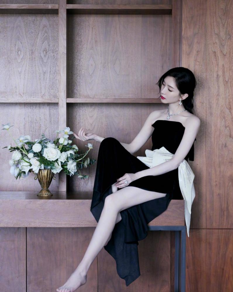 "如玉美腿""肤若凝脂",盘点一下娱乐圈的这十位"美腿"女神