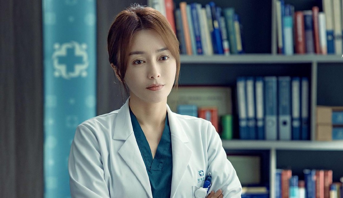 《关于唐医生的一切》开播！王耀庆刘奕君演配角，这阵容该爆了吧