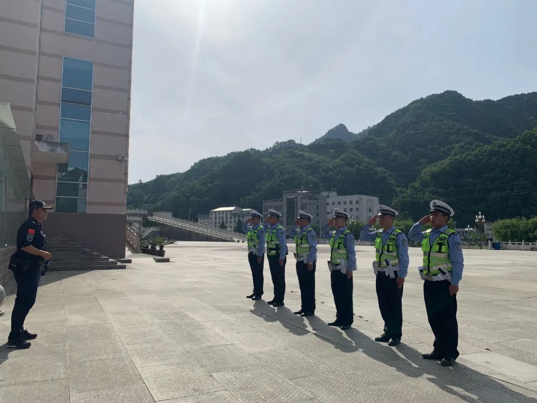 学技能 强本领 保平安——康县公安交警组织开展单警装备使用教学暨执法规范化培训