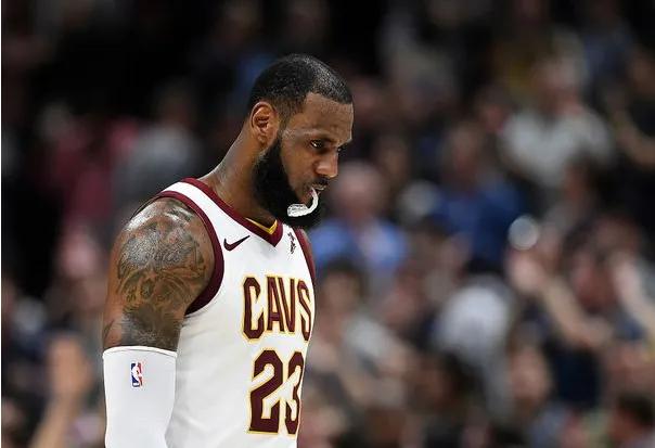 nba为什么会咬牙套（盘点NBA球星哪些标志性动作以及小怪癖，纳什喜欢摸鞋底再舔手指）