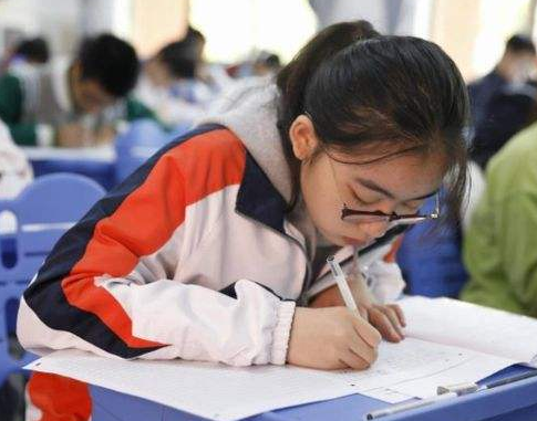 中考迎来新变动，学生“近视”也可能被扣分？部分地区已实施