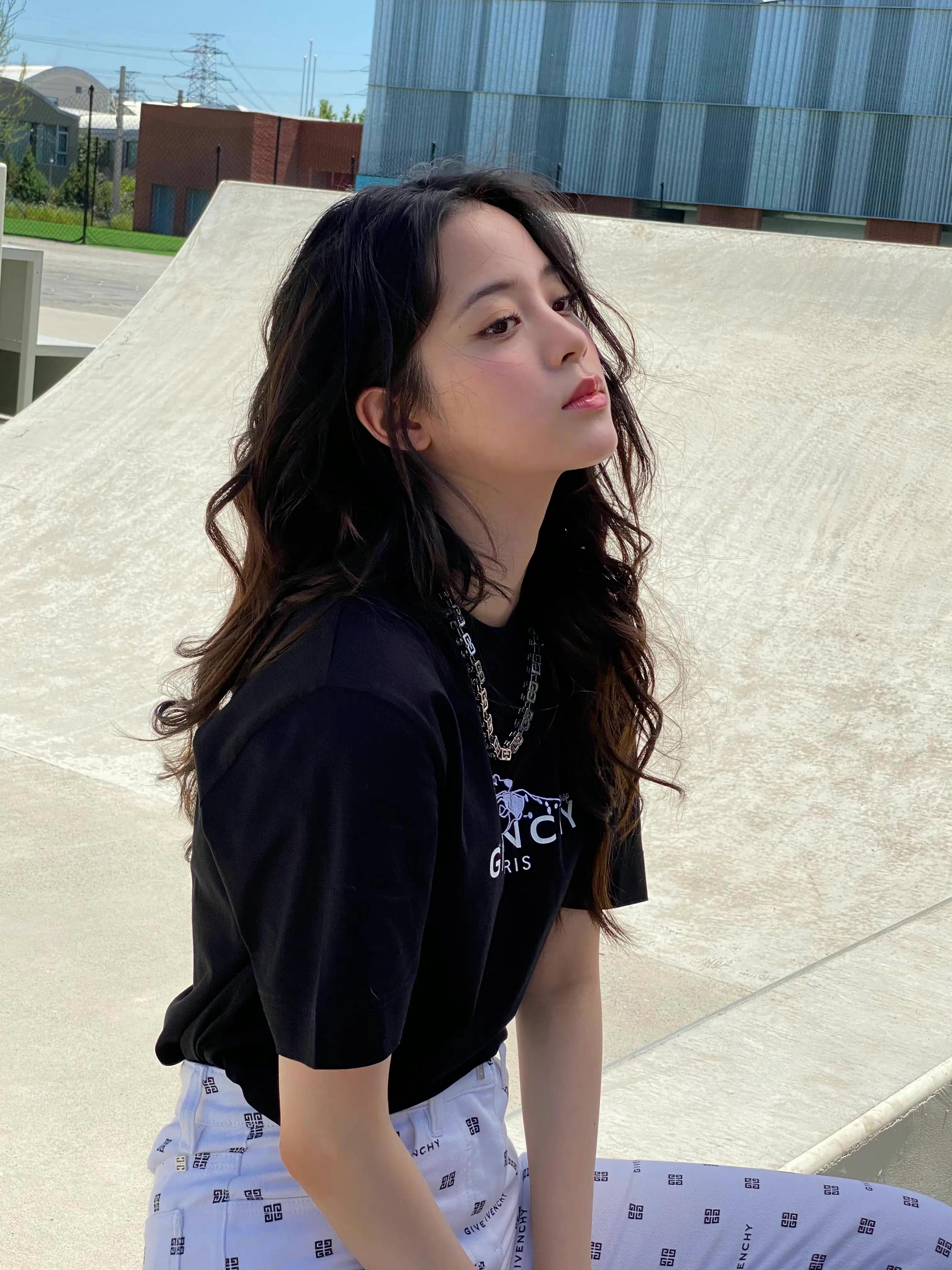 欧阳娜娜近期穿搭