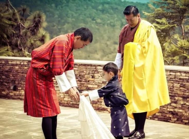 首领的17岁老婆 黑道首领的十二岁新娘-佳迪双