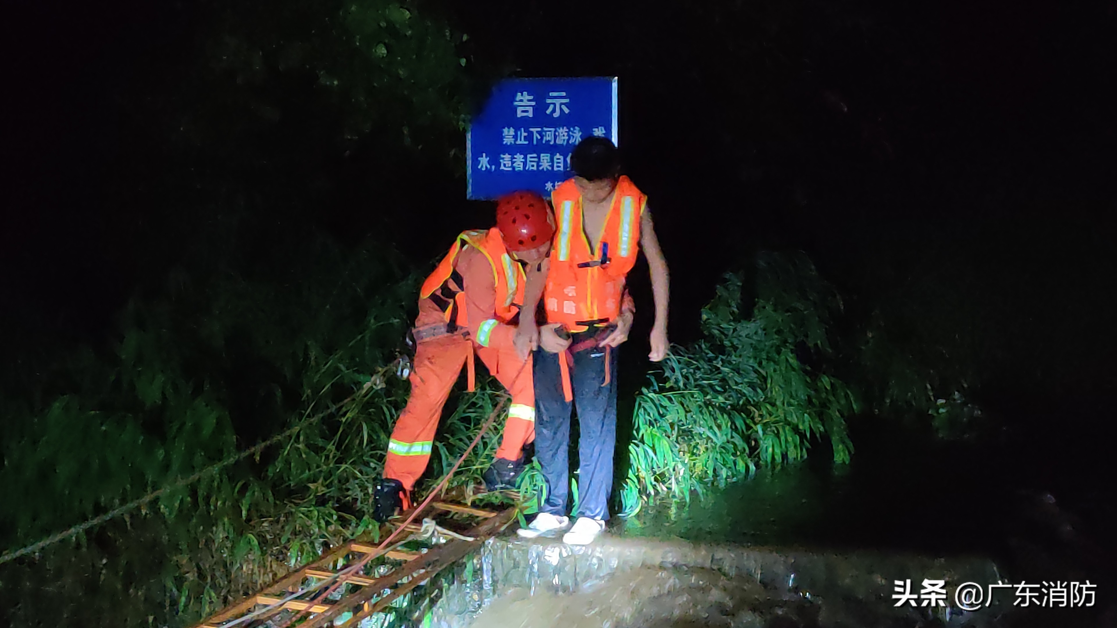 航拍广东河源暴雨救援现场