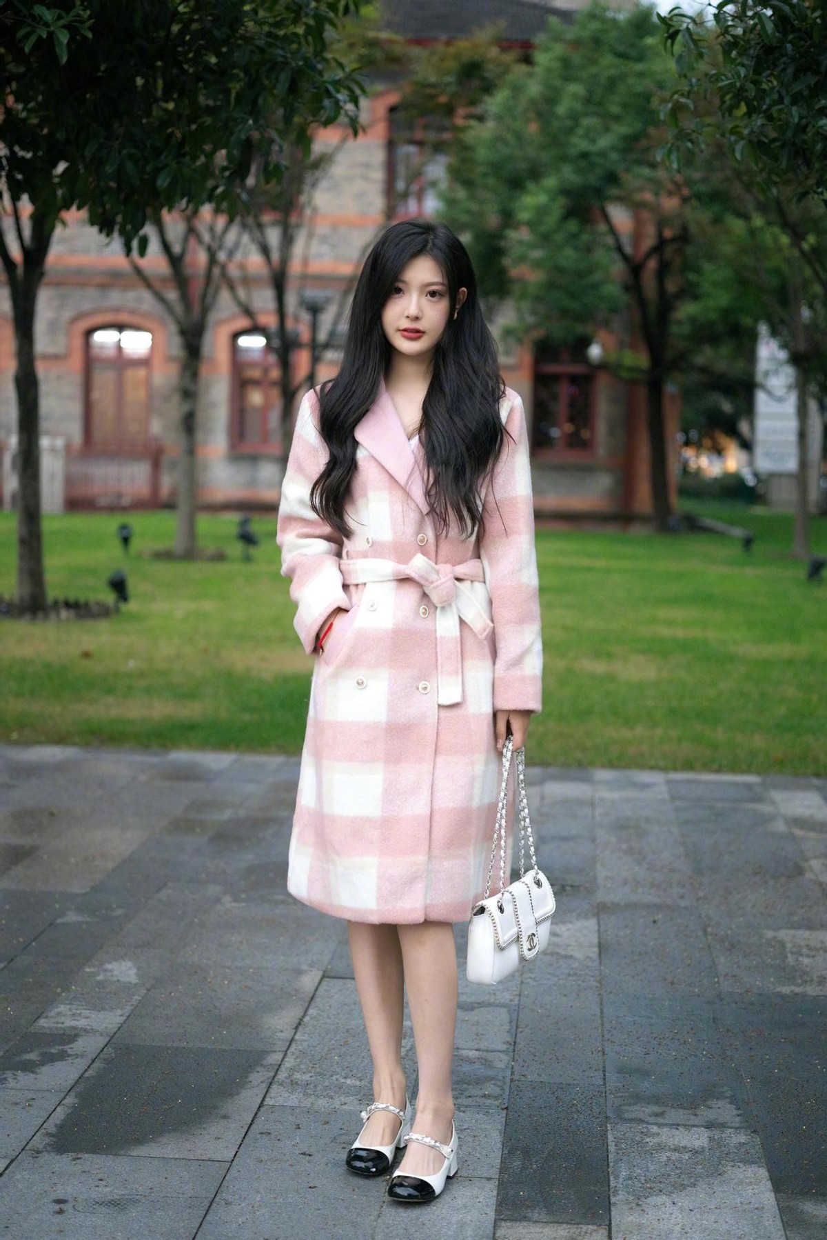 杭州美女真"抗冻",冬天出门要"露腿",尽显青春气息