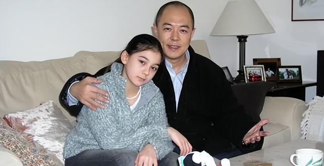 “皇帝专业户”张铁林：改国籍，字画卖十万，痴恋女学生不负责