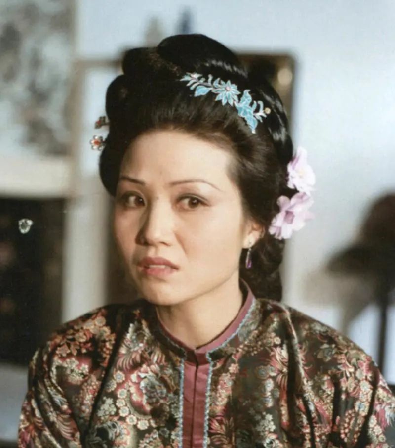 东方闻樱本色出演《红楼梦》，女孩都不和她玩，只和陈晓旭关系好