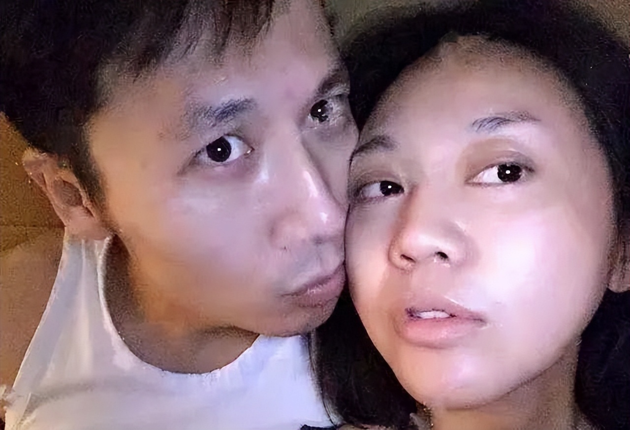 闫妮爆红前与丈夫离婚,如今他再婚生子幸福,她情路坎坷至今未婚