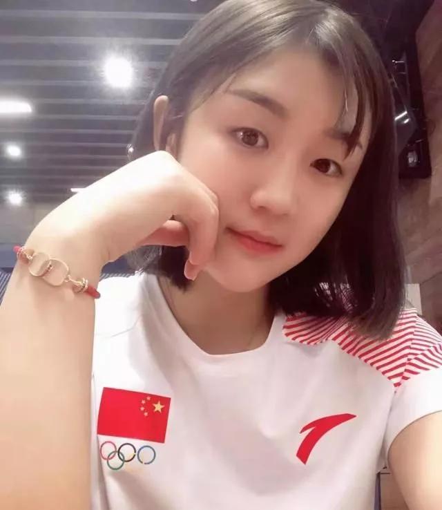 中国最伟大的10名女运动员(国乒队史10大美女，丁宁车晓曦领衔，现役五朵金花谁该上榜？)