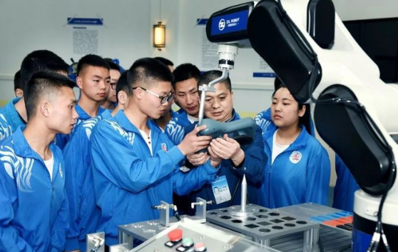 上职高就是没出息？北大教授谈中考分流，网友评论两极分化