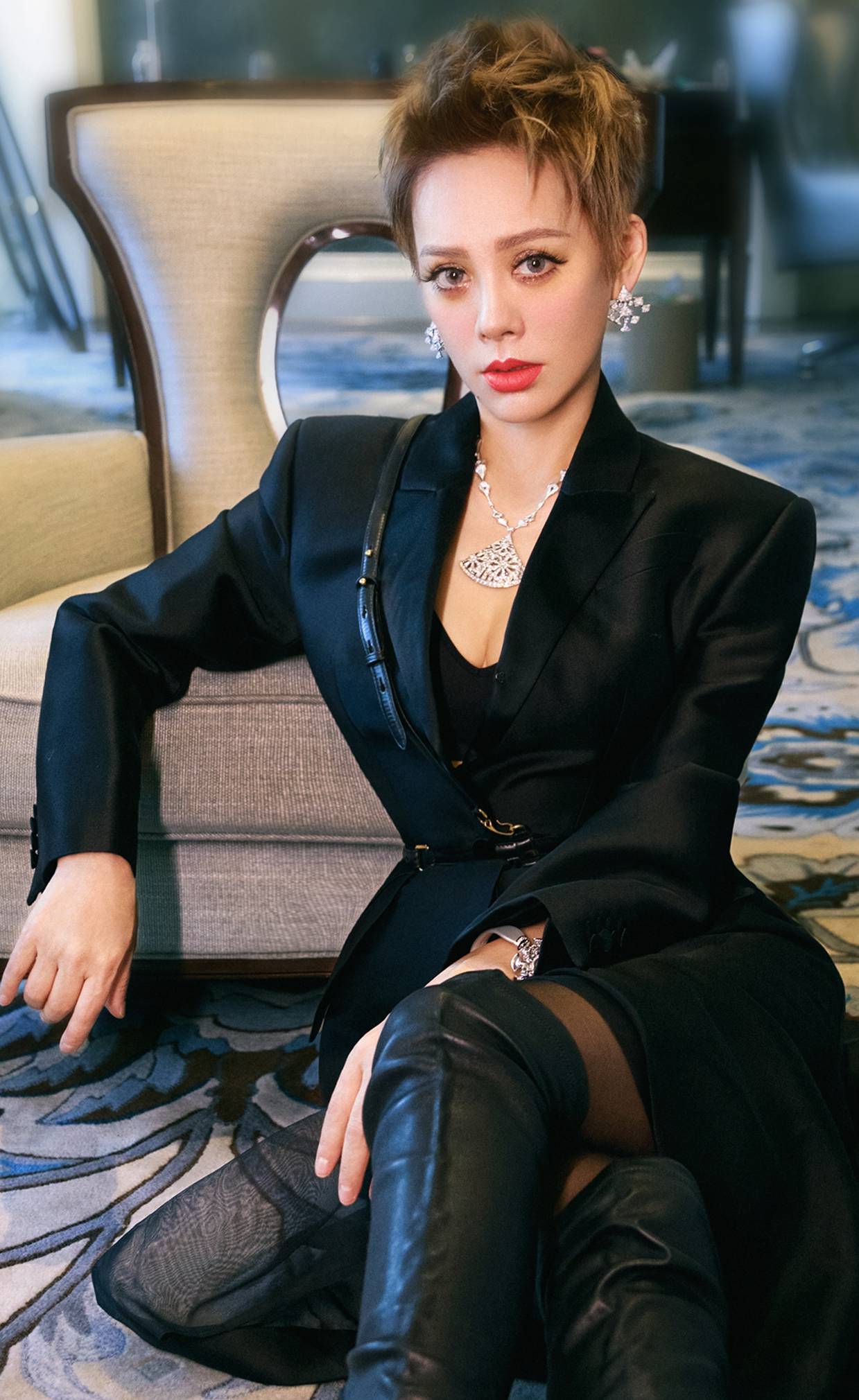 宁静但她还是香奈儿2012中国形象大使,肌肤之钥亚洲形象大使,光带运费