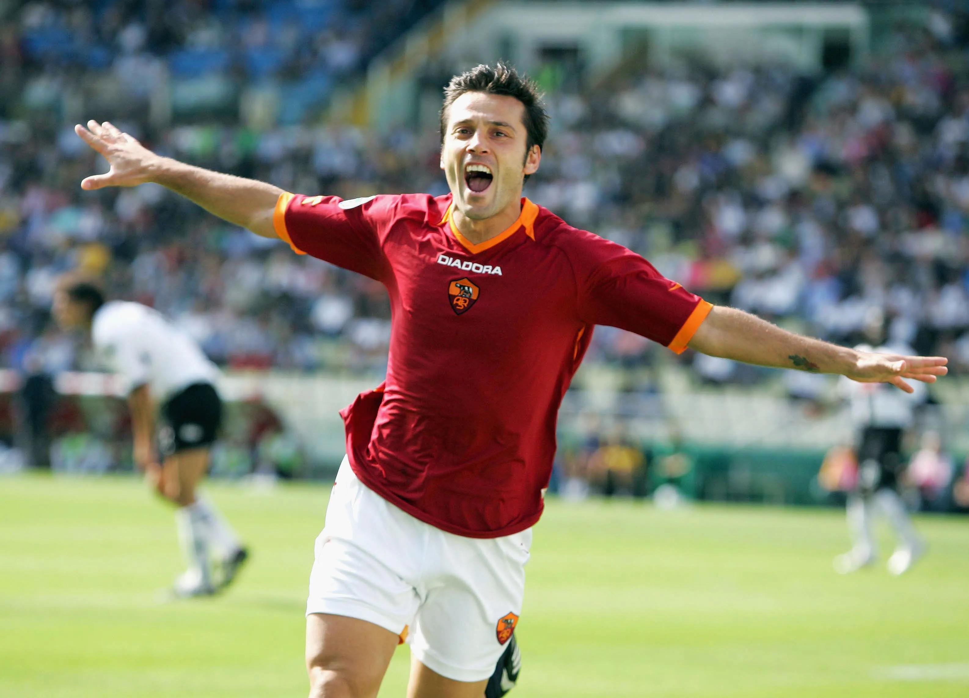 意大利前锋,被誉为"滑翔机"的蒙特拉,1999–2009年间为红狼效力十个