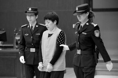3年前，那个收养118名孤儿的“爱心妈妈”，终于被董明珠送进监狱