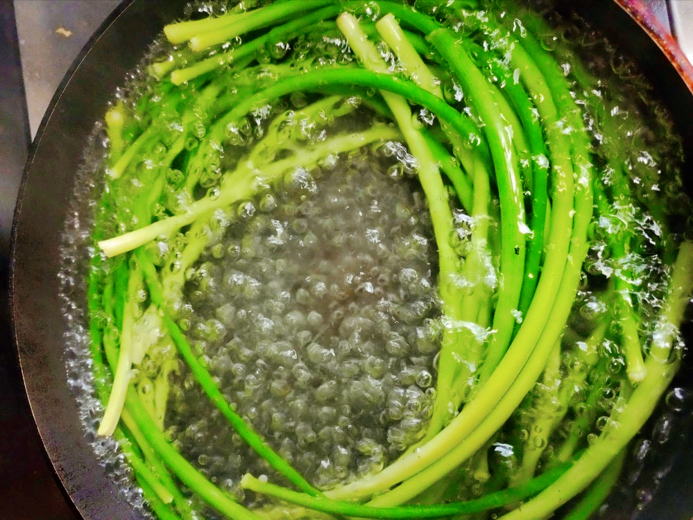 蒜苔的做法教程（教你6种鲜嫩营养的家常菜）